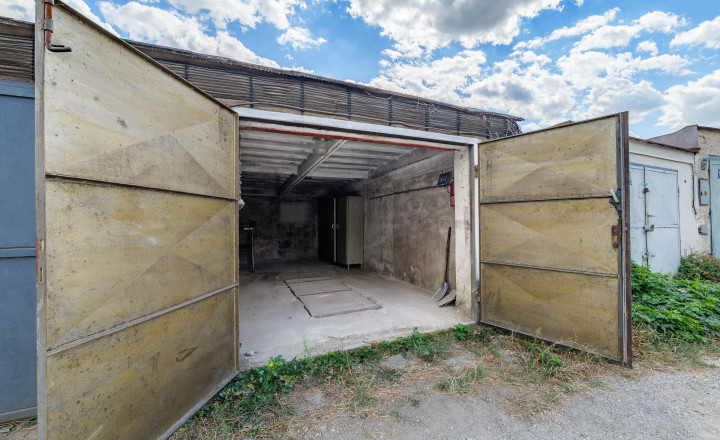Garáž, v blízkosti Jantárovej ulice, Košice - fotografia 1